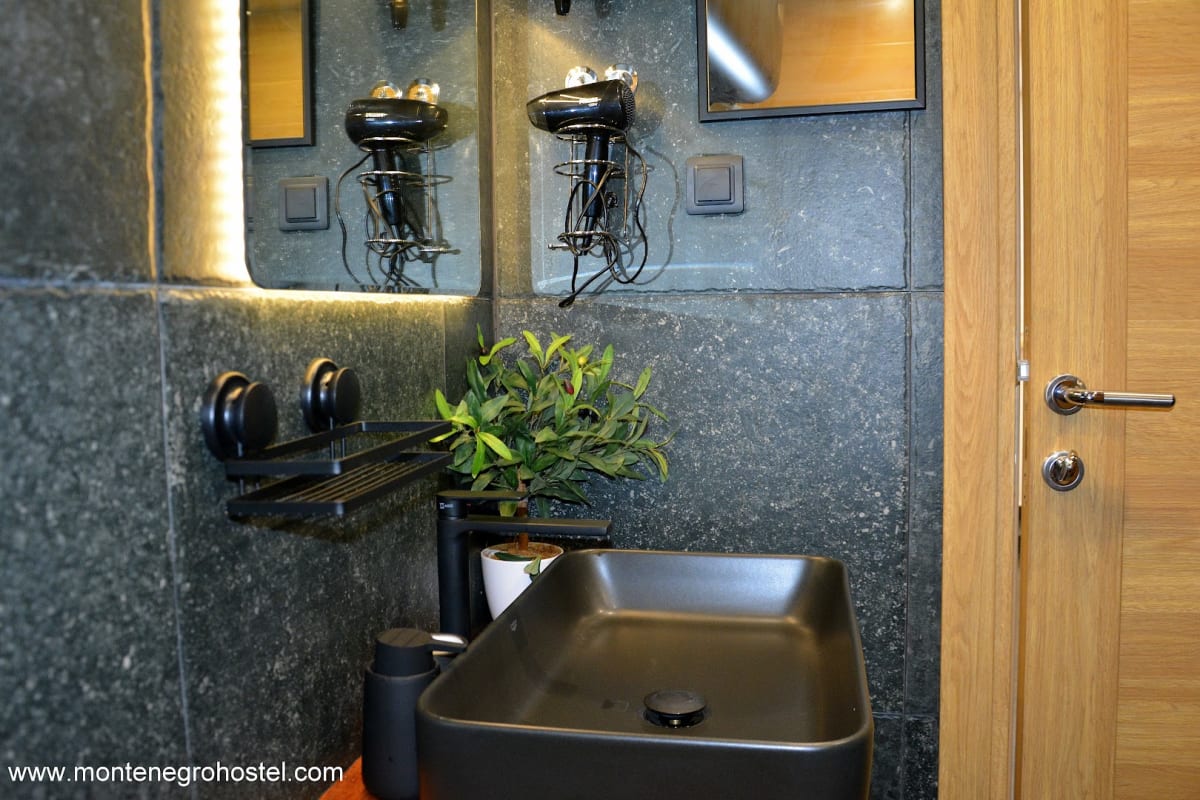 Montenegro Backpackers Home Budva photo 4