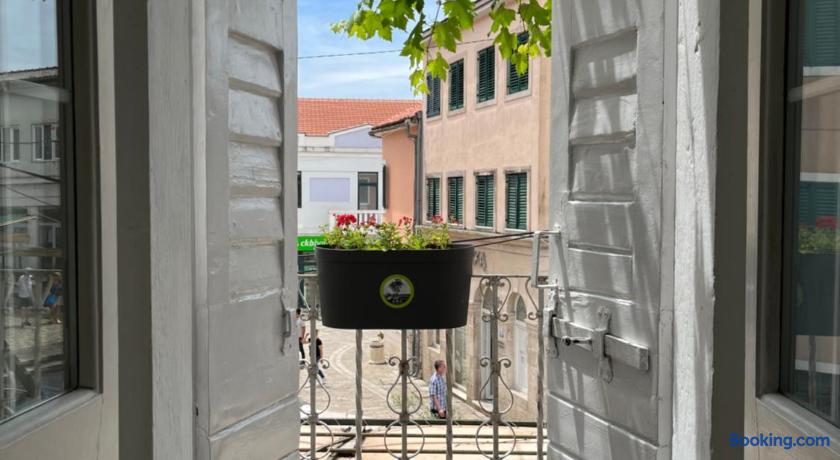 Hidden Gem Studio Apartment photo 3