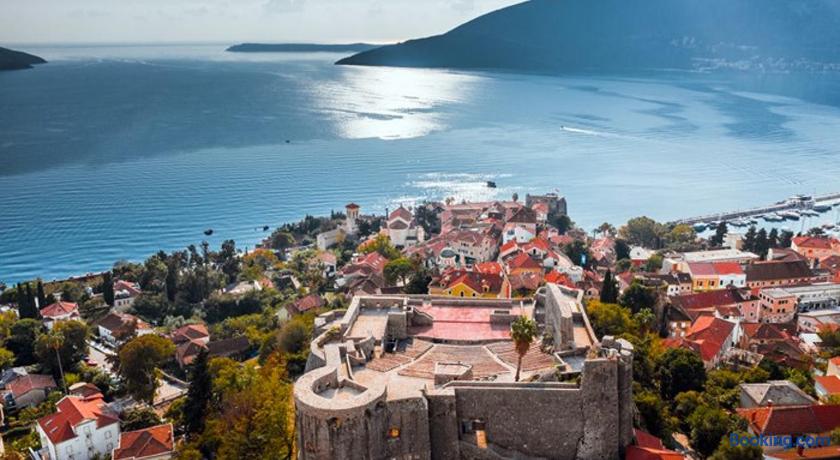 J&amp;B LUX Apartment photo 2