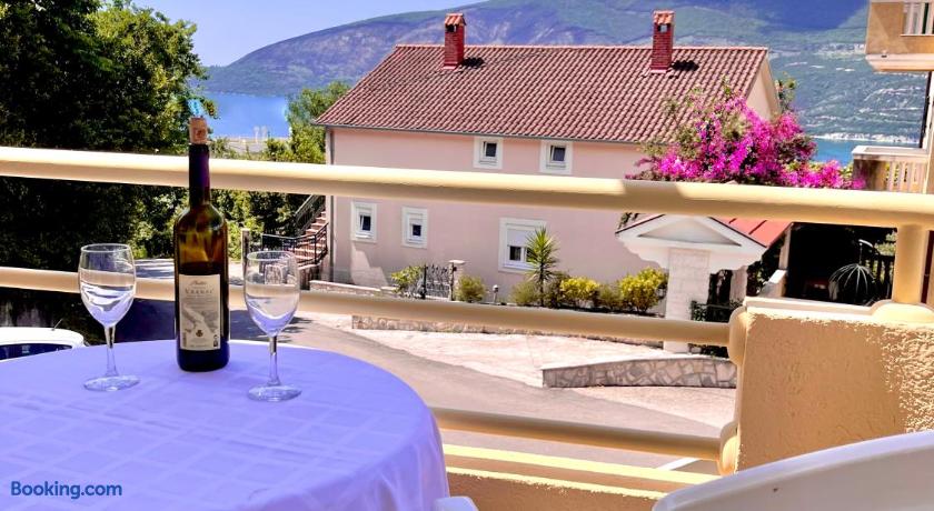 Sunshine House photo 1