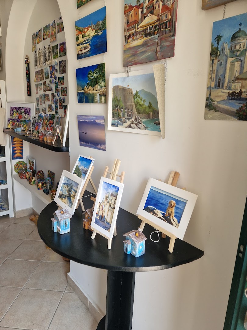 Art& Books Gifts Souvenirs Shop photo 3