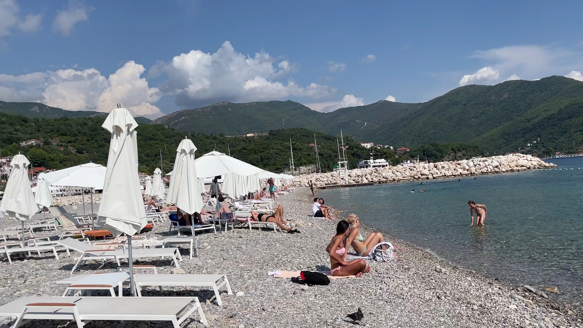 Lazure Beach & Bar photo 2