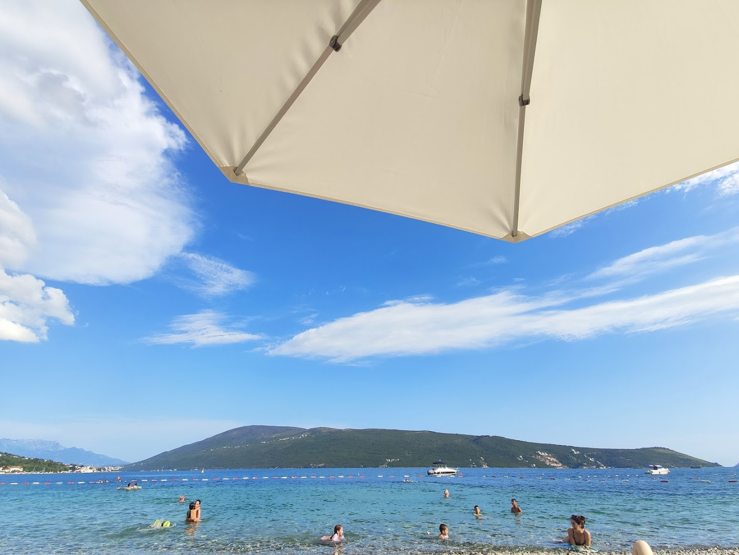 Lazure Beach & Bar photo 5