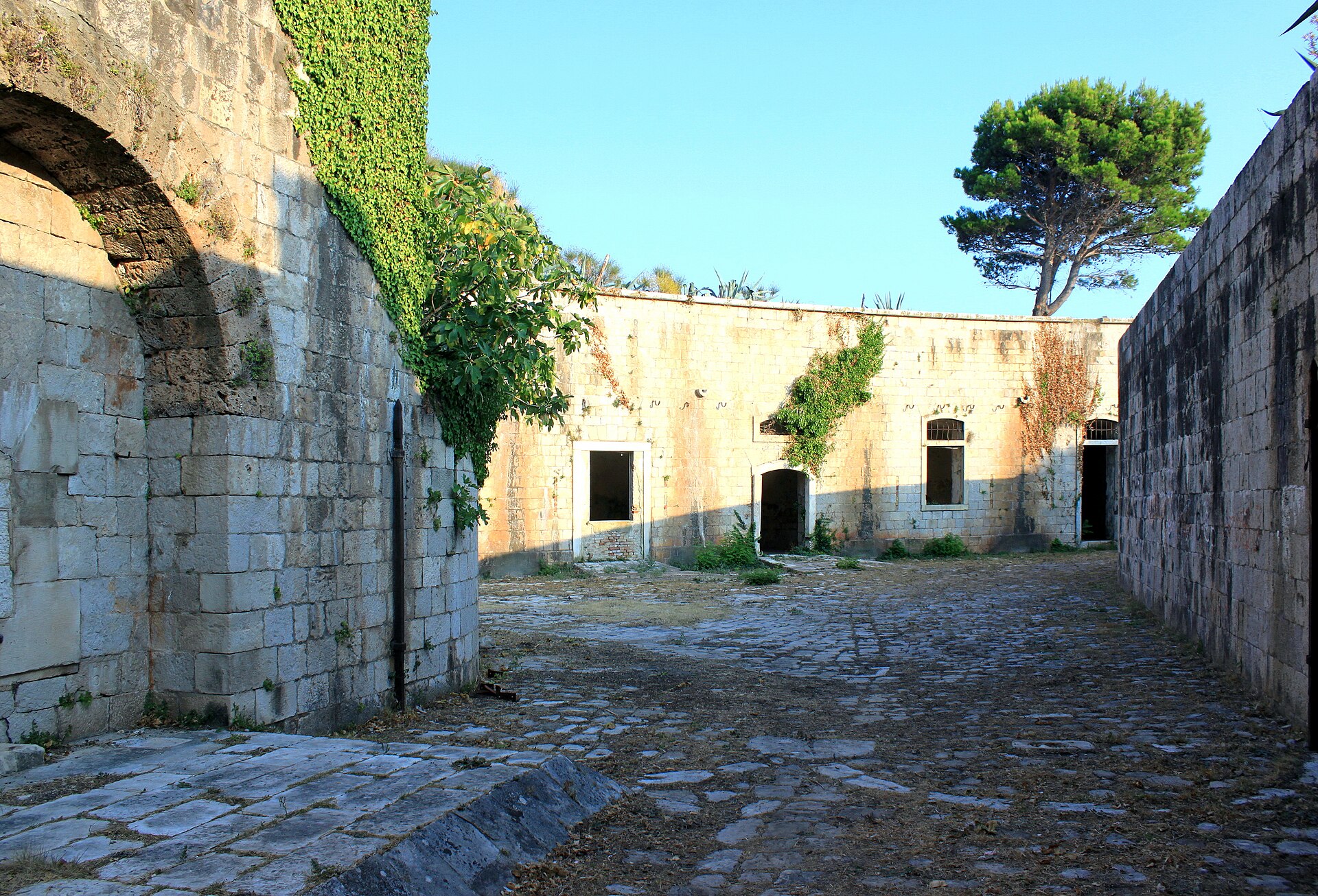 Mamula Island photo 3