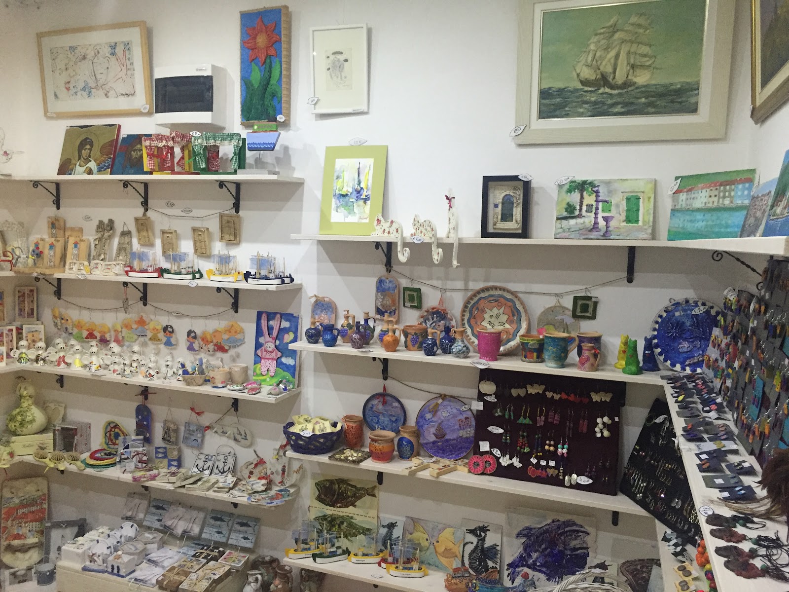 Bay Art & Souvenirs photo 4