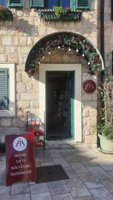 Art& Books Gifts Souvenirs Shop