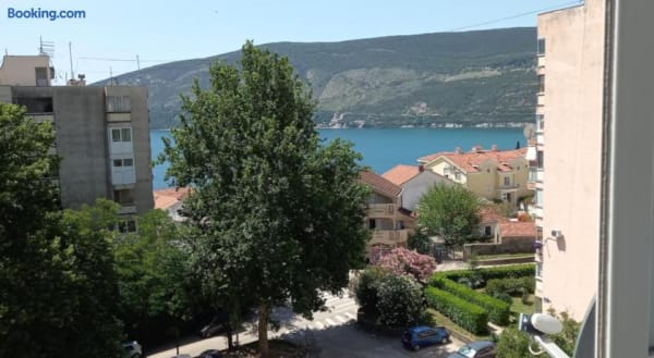 Apartman Hola