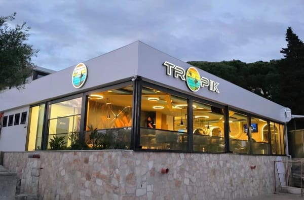 Tropik lounge bar