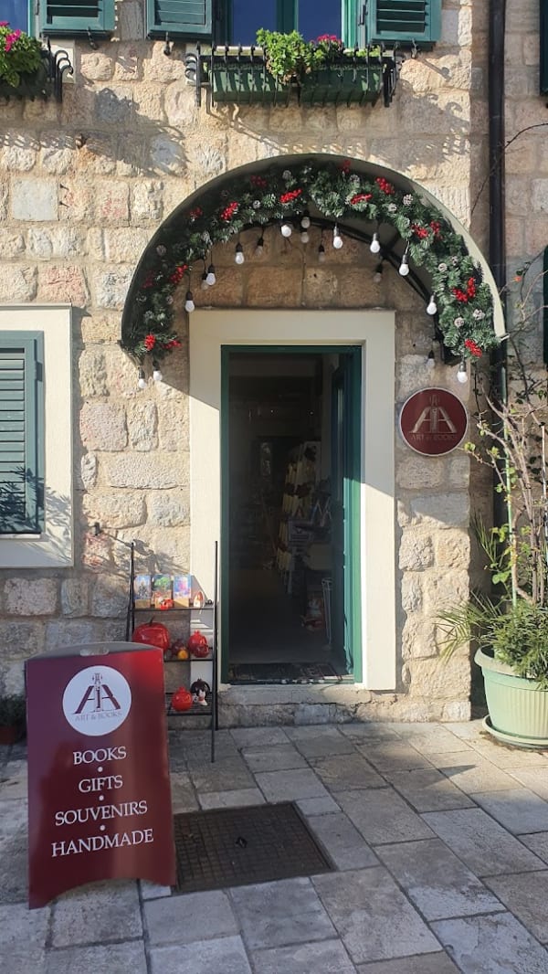 Art& Books Gifts Souvenirs Shop