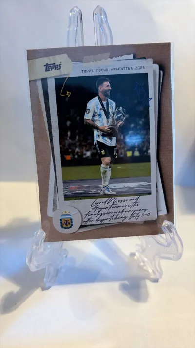 Lionel Messi #50 BASE TOPPS FOCUS