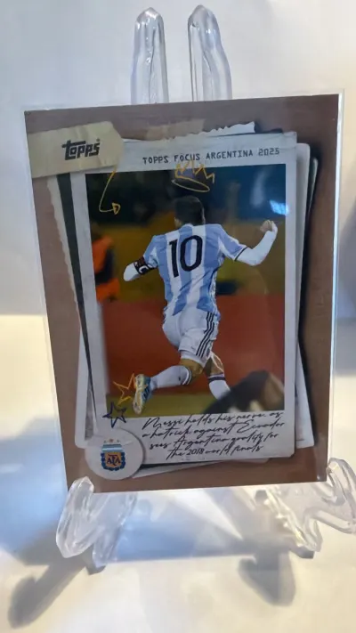 Lionel Messi #45 BASE TOPPS FOCUS