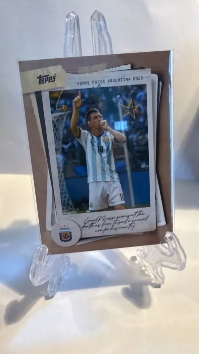 Lionel Messi #42 BASE TOPPS FOCUS