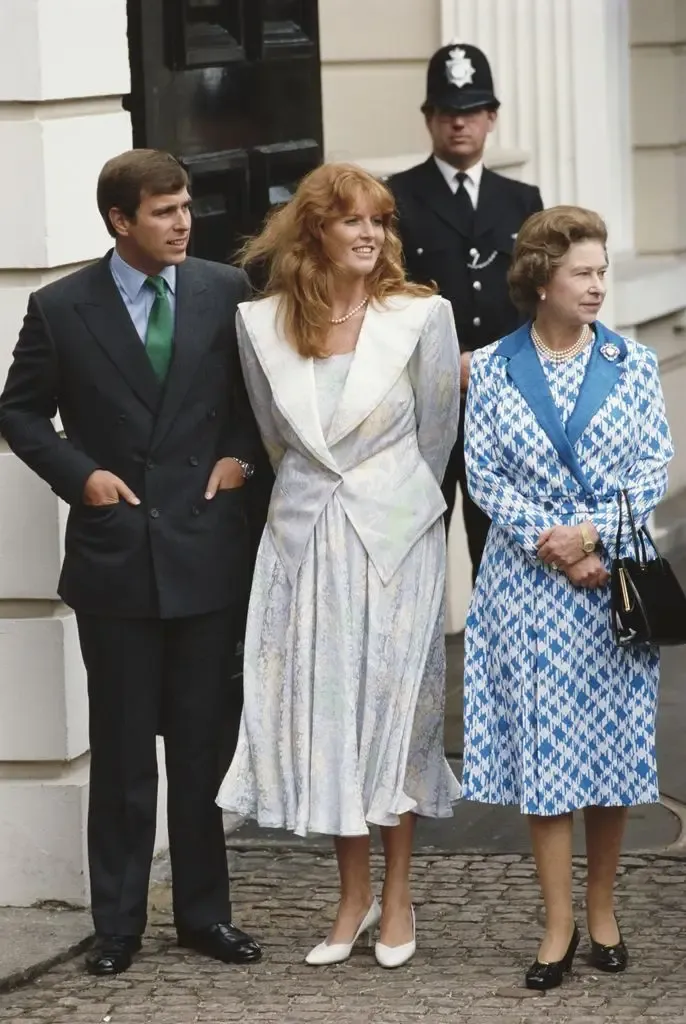 sarah-ferguson-the-queen.