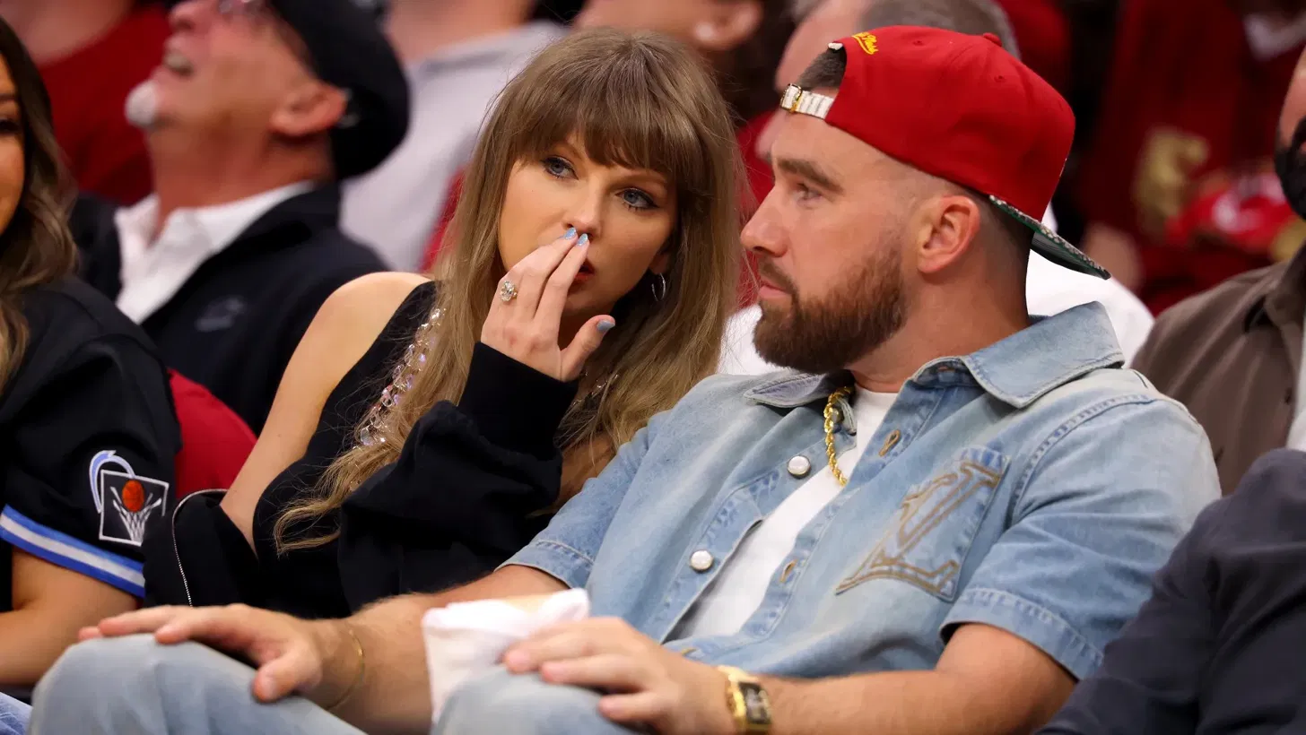 Taylor Swift and Travis Kelce seated courtside at a Knicks game at MSG.