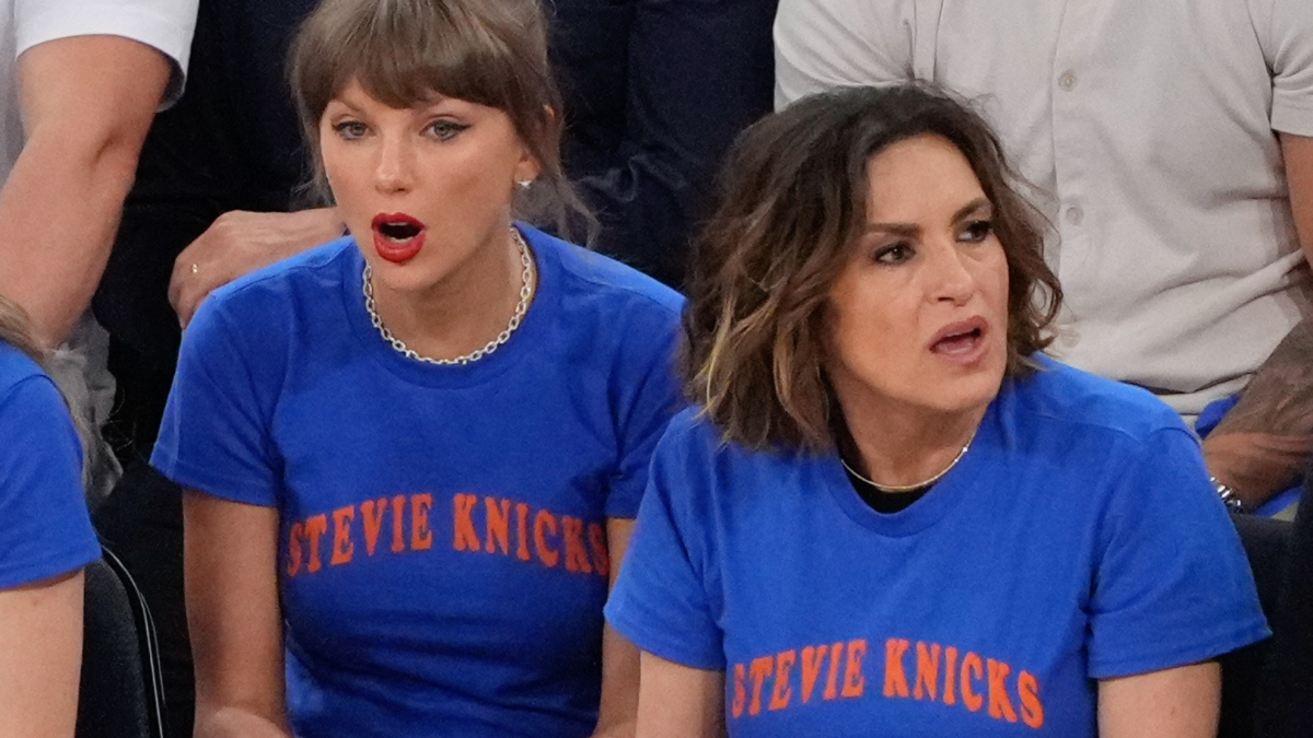 Taylor Swift and Mariska Hargitay wearing blue
