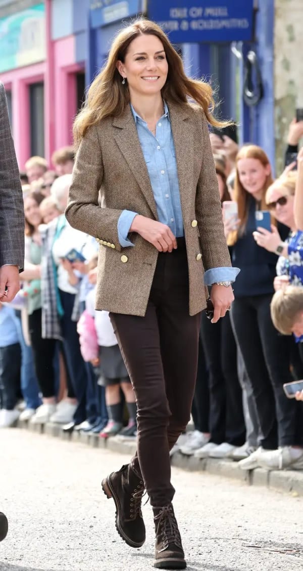 On the Isle of Mull in April 2025 — and on their 14th wedding anniversary — she explored Scotland in a brown herringbone Holland Cooper blazer, a Boden linen shirt and Massimo Dutti skinnies. | Photo: Getty Images