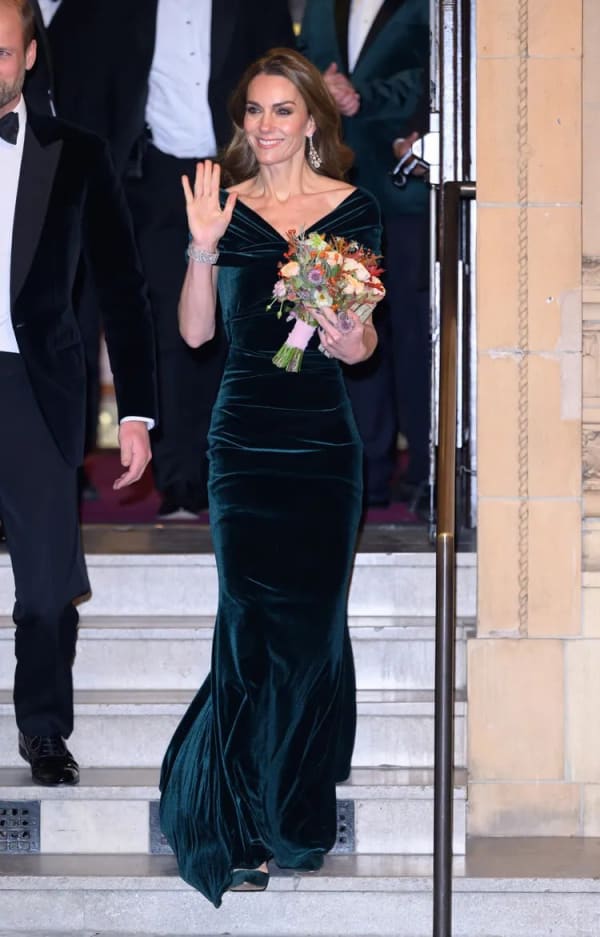 For the 2025 Royal Variety Performance, she wore an off-the-shoulder emerald velvet gown by Talbot Runhof, paired with the Greville chandelier earrings and Queen Mary's Art Deco diamond bracelet. | Photo: Getty Images