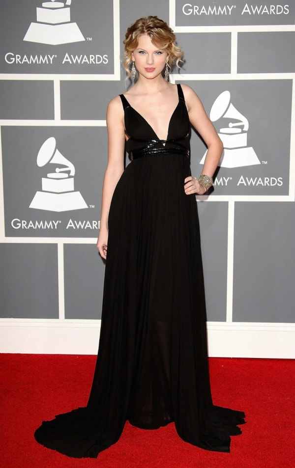 Her first Grammy Awards red carpet appearance in 2009 set the template early: a floor-length black chiffon gown by Kaufman Franco with a plunging V-neck, a sheer sequinned waist band, a billowing skirt, and crystal-embellished cuff bracelet. | Photo: WireImage