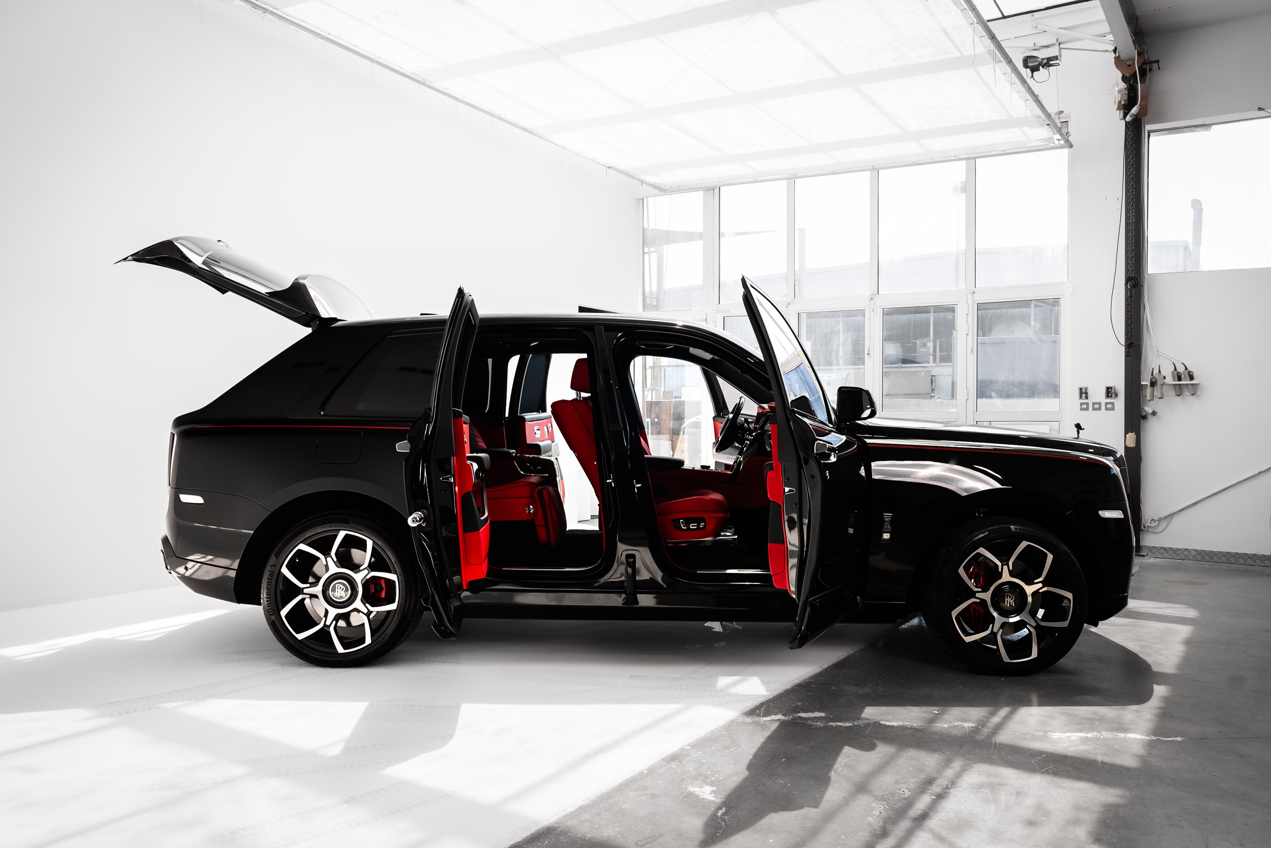 Rolls Royce Cullinan Black Badge 2022 - Red Interior