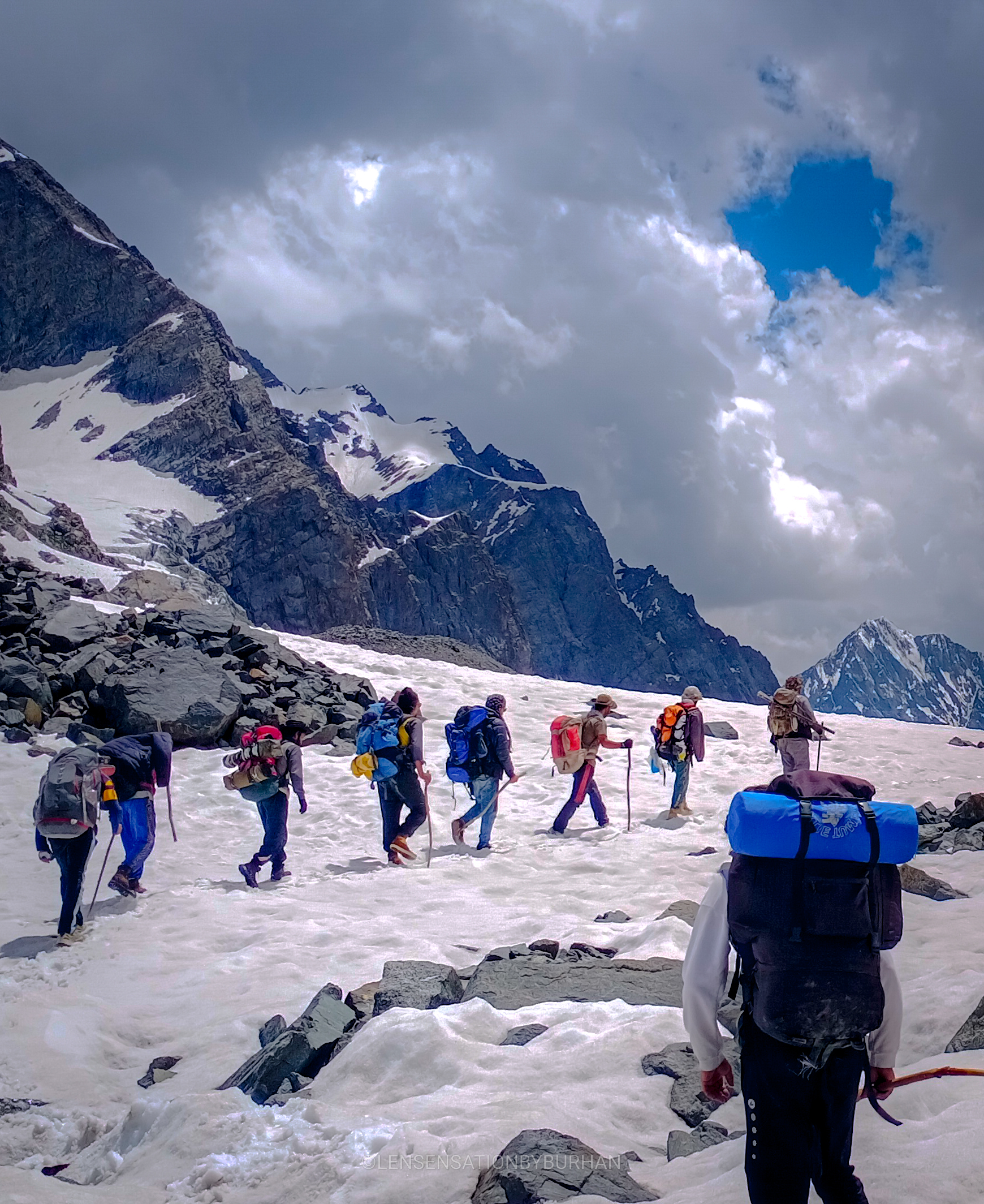 Shabdaraz Crossing the glaciar