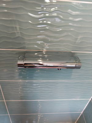 Mitigeur thermostatique douche carrelage vague