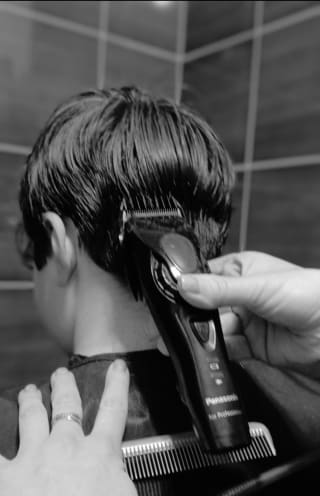 Coupe homme à la tondeuse