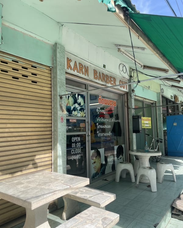 Karn Barber Cut — coiffeur à Pattaya, 150 bahts la coupe