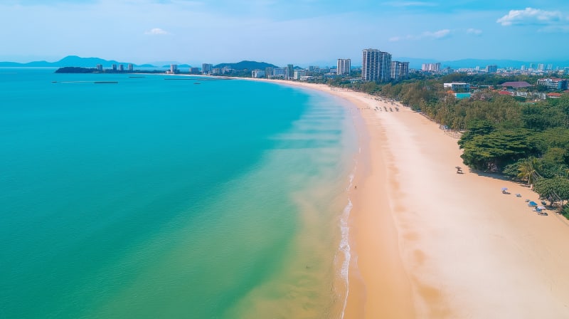 Saison fraîche Pattaya — novembre à février, ciel bleu mer calme
