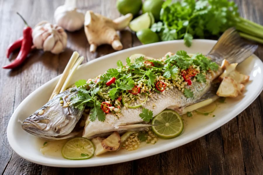 Poisson vapeur citron vert piments Thaïlande
