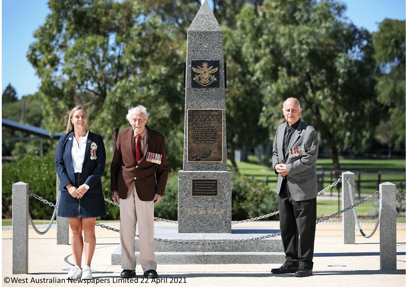 Galleries 216 Group three Memorial