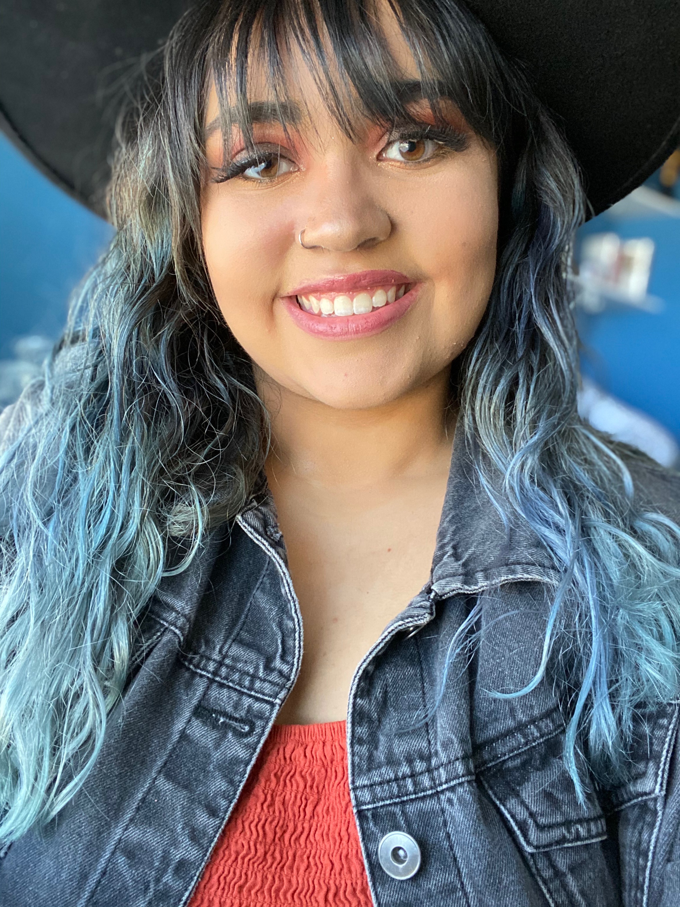 Yesi selfie wearing black hat