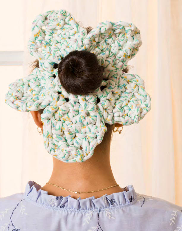 Modèle gratuit de chouchou pour cheveux fleur au crochet