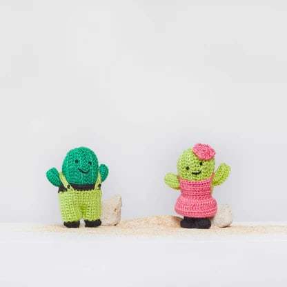 Modèle gratuit de jolie poupée cactus au crochet