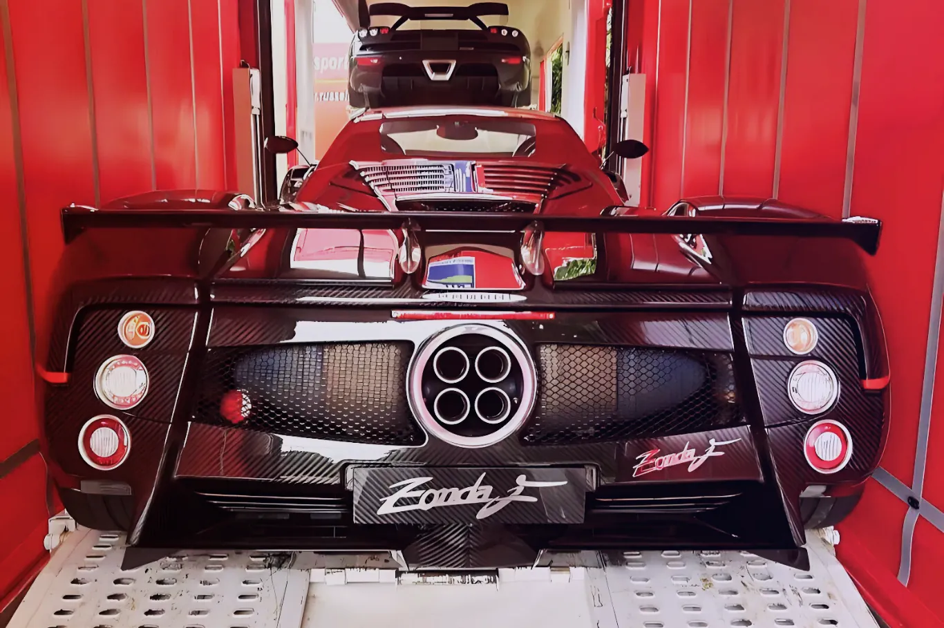 Auto shipping services for Pagani