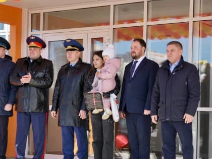 В Чебоксарах состоялось торжественное вручение ключей от новых квартир детям - сиротам