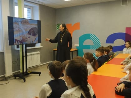 В библиотеке им В.Чаплиной г.Чебоксары священник провел беседу с учениками