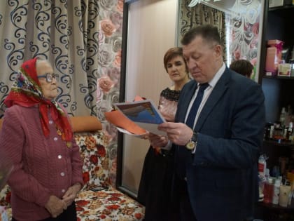 Век в добром здравии: В Чебоксарах  100 лет отметила труженица тыла и ветеран труда Нина Данилова