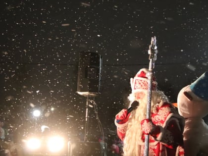 На главной ёлке Новочебоксарска зажглись праздничные огни