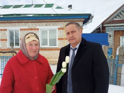 Накануне и в день международного женского дня активисты деревни Новое Тойдеряково поздравили женщин с праздником весны — 8 марта.