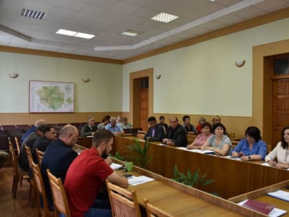 В администрации Алатырского муниципального округа состоялось совещание с начальниками территориальных отделов