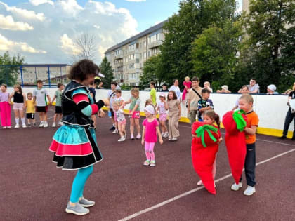 В микрорайоне Восточный прошел праздник, который продолжил череду праздничных мероприятий, посвященных 98-летию города Канаш