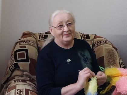 «Серебряный» волонтер дома-интерната: Помощь и тепло в каждой петле