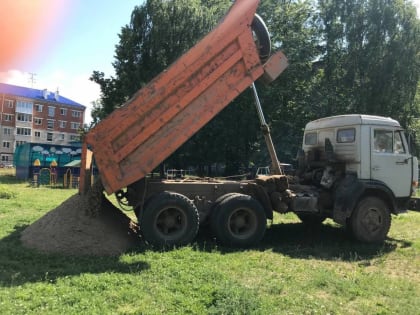 Алексей Мурыгин помог с обеспечением детских садов округа песком