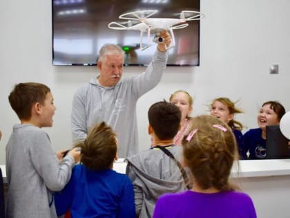 Юные чебоксарцы обучаются основам конструирования и управления беспилотными летательными аппаратами