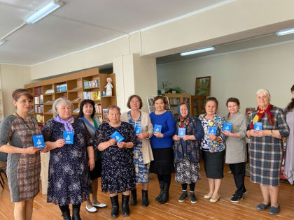 Активные ветераны получили личные книжки «Серебряных» волонтеров