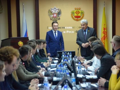 Леонид Черкесов: Сегодняшние молодые парламентарии — это будущие лидеры общественного мнения