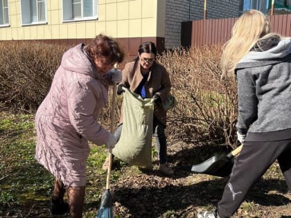Экологический субботник прошел в администрации Шумерлинского муниципального округа