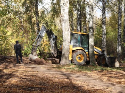 Нацпроект «Жилье и городская среда»: глава администрации Новочебоксарска Дмитрий Пулатов проинспектировал ход благоустройство сквера Молодежныйд