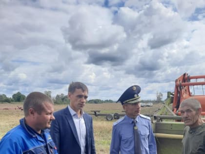 Владимир Димитриев осмотрел технику в ОАО «Племконзавод им. В.И. Чапаева»