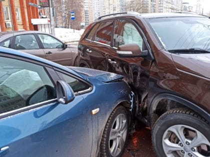 В Чебоксарах в ДТП пострадали женщина с сыном